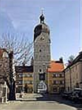 Blick auf den Schnen Turm im Zentrum von Erding